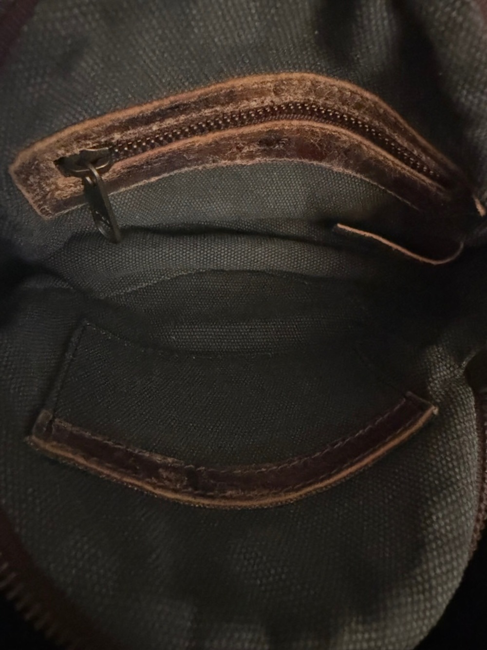 FRYE Brooke Studded Round Brown distressed leather Brass Tone studs Crossbody - Picture 8 of 9